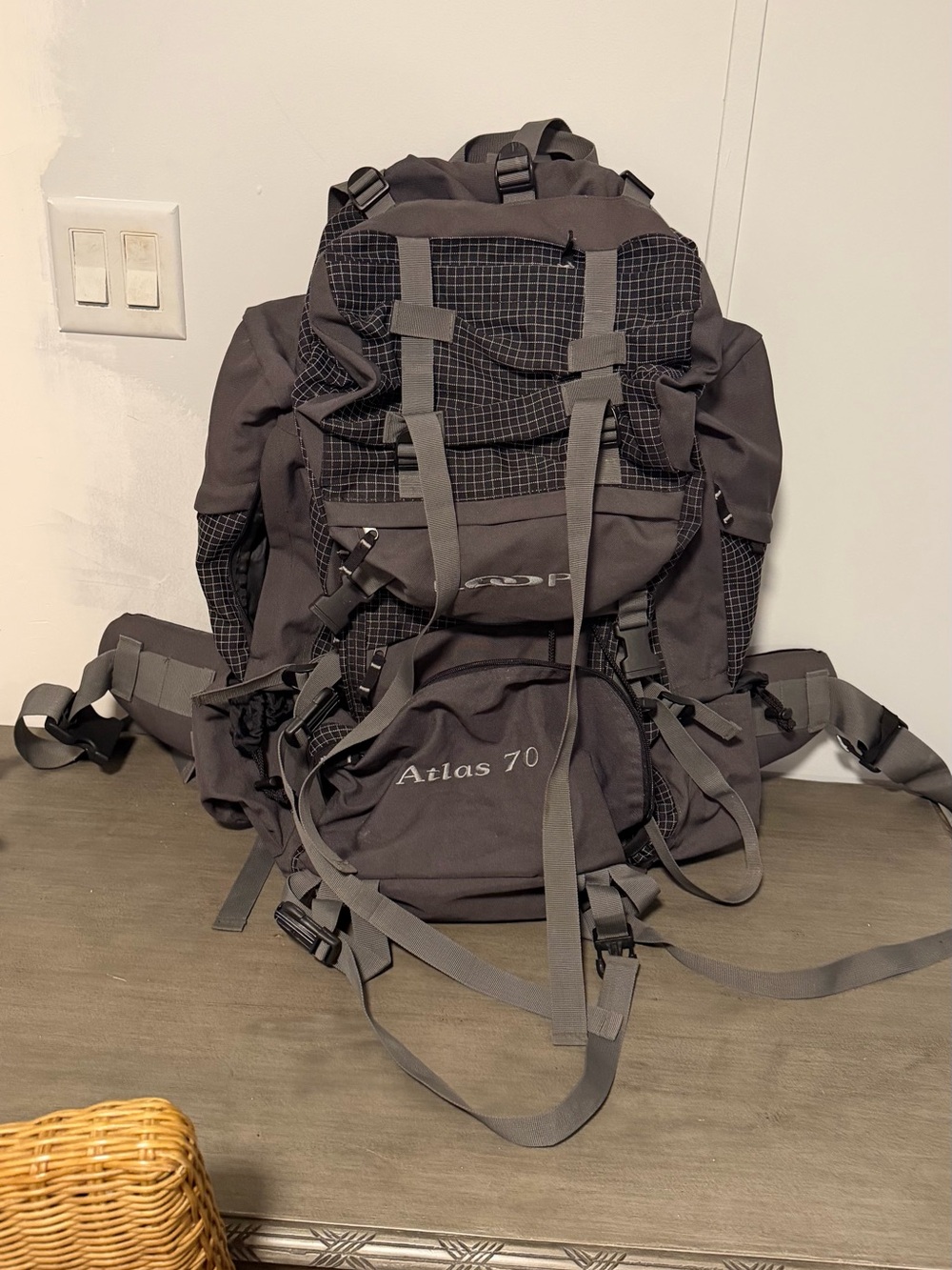 Menβs Backpack - Charcoal Gray